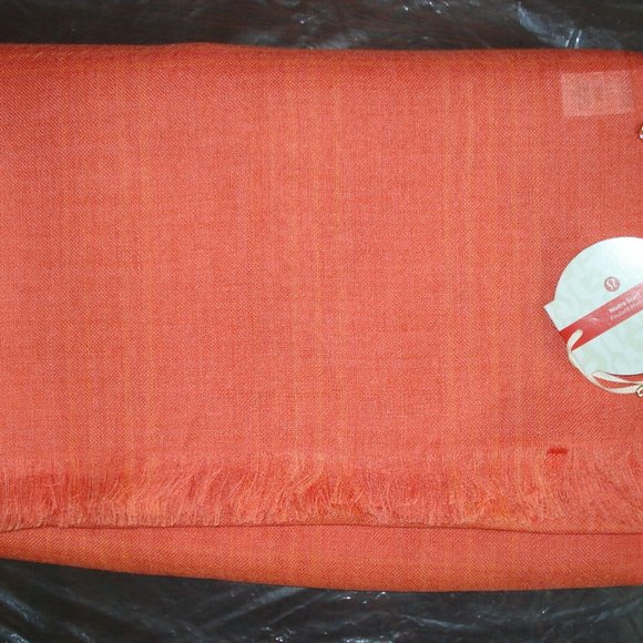 NWT Lululemon Mudra Scarf In ATPP Atomic Red Coral Orange READ - Picture 3 of 5